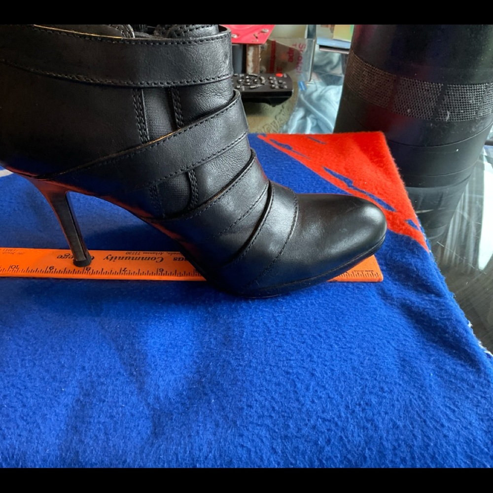 Coach Tessie Black Leather Heeled Booties Size 9B, Pre-owned - Picture 14 of 14